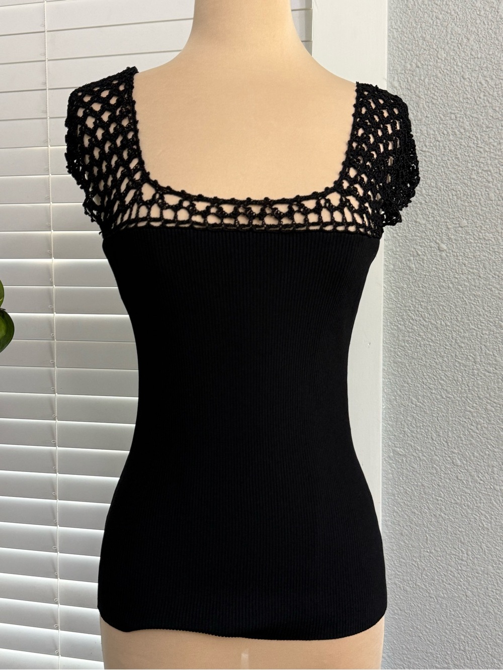 WHBM Knit Top Crochet Yoke & Sleeves Size Medium